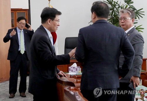국정원장 청문 채택, 정보위 민주당 논의