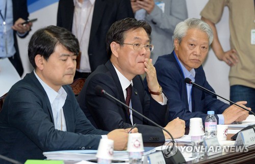 발언 듣는 한수원 관계자들