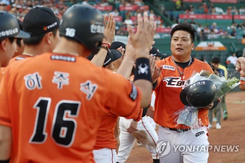 김태균, 한미일 신기록 달성