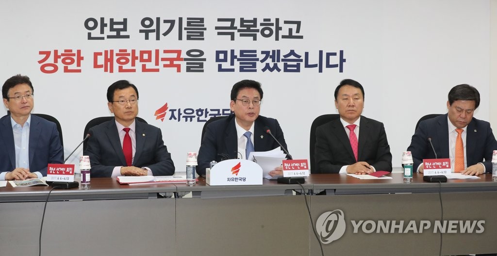 발언하는 정우택