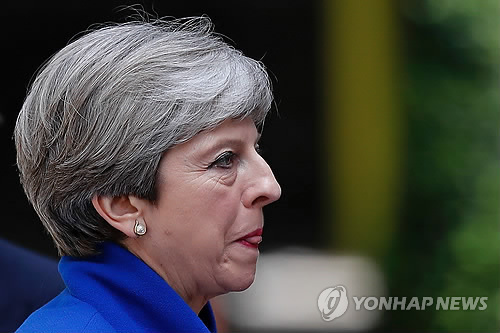 사퇴 거부한 테리사 메이 영국 총리