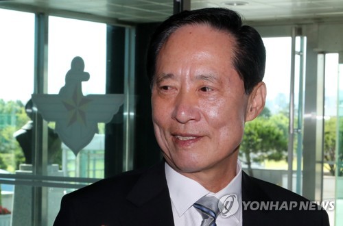 국방부 청사 들어서는 송영무 후보자