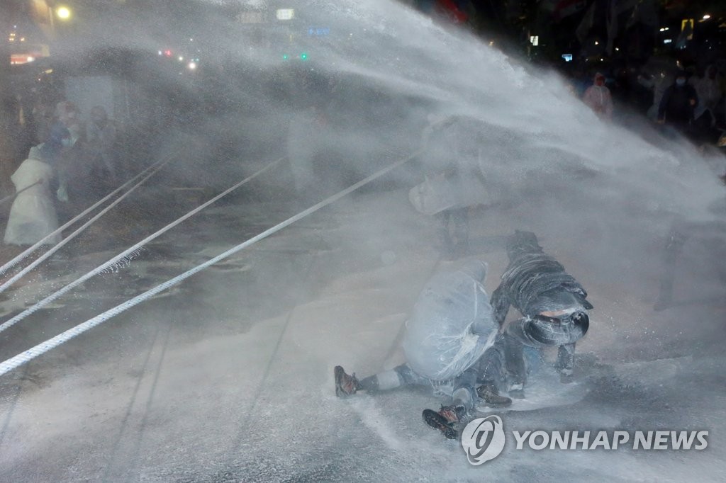 물대포에 쓰러진 백남기 농민, '병사'에서 '외인사'로