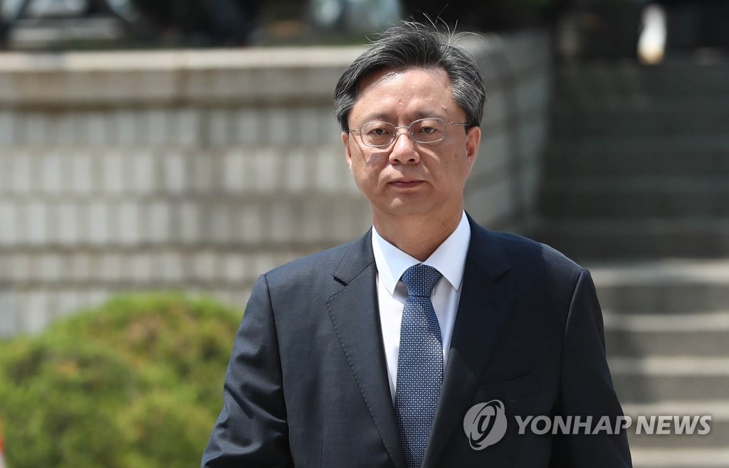 첫 재판 출석하는 '옛 실세' 우병우