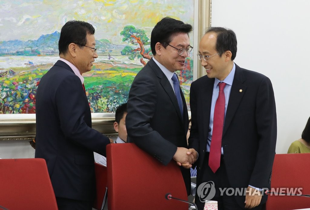 비대위 회의 참석하는 정우택