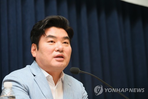 초청 토론회 참석한 원유철