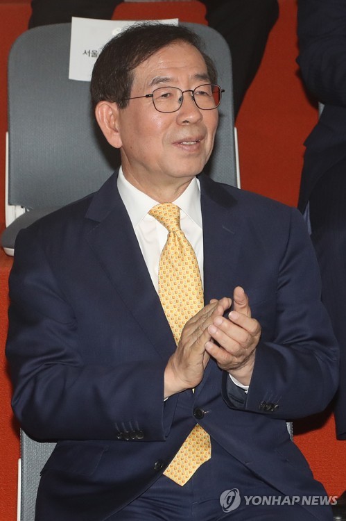 박수치는 박원순 시장