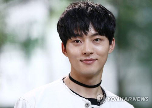 박성우 '오밀조밀한 이목구비'