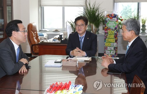 국회 현안 논의하는 여야 원내대표