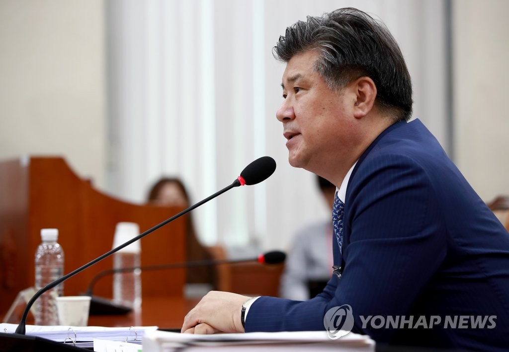 답변하는 조대엽 후보자