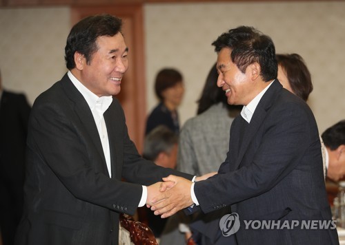 원희룡 지사와 악수하는 이낙연 총리