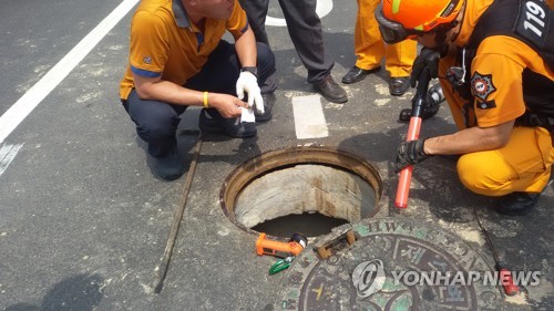 근로자 2명 목숨 앗아간 맨홀