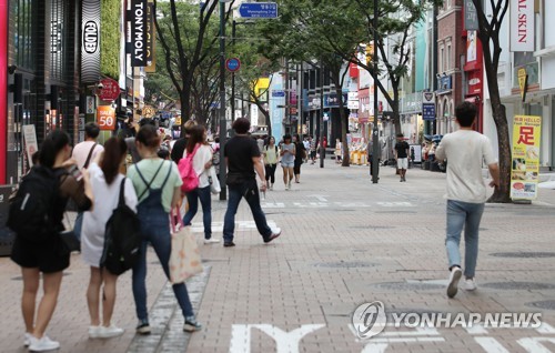 사드보복에 유커 발길 뚝…한산한 명동