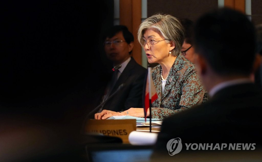 발언하는 강경화 외교장관