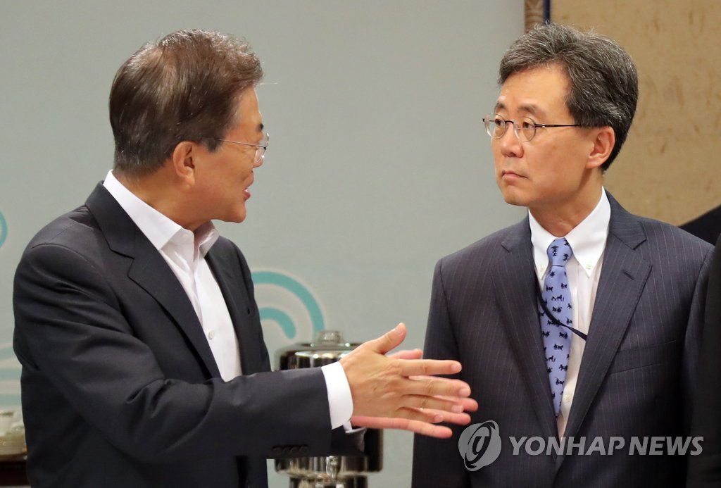 문 대통령과 김현종 통상교섭본부장