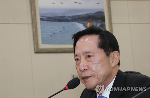 송영무 "북, 괌 타격 가능성 대단히 낮다"