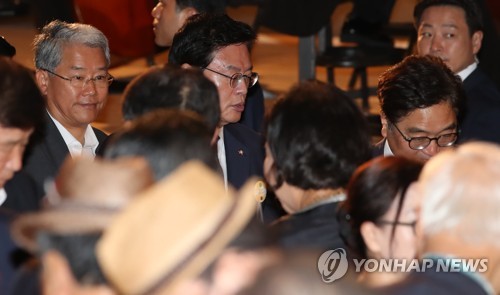어색한 3당 원내대표
