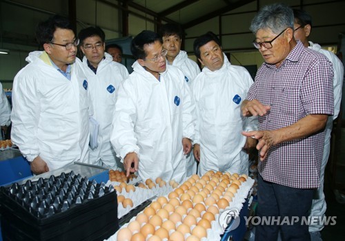 산란계 농가 방문한 한경호 경남지사 권한대행