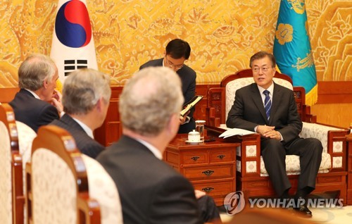 미국 의원단 접견하는 문 대통령
