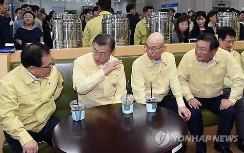 문 대통령, 과기정통부 장관-방통위원장과 대화