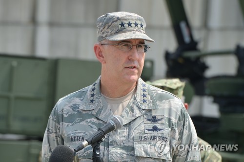 한국 합동회견서 발언하는 하이튼 전략사령관