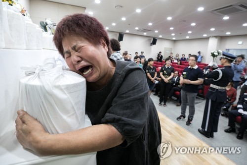 오열하는 실미도 공작원 유가족