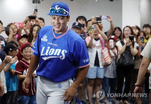 밝은 표정의 이승엽