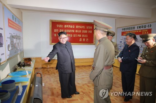 김정은 화학재료연구소 시찰