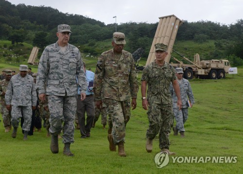 성주 사드기지 시찰하는 미 핵심사령관들
