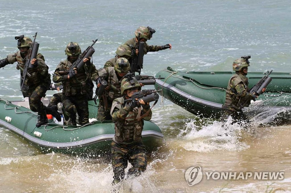 북한 김정은, 백령도 등 점령 가상훈련 참관