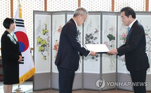 임명장 받는 인사혁신처장