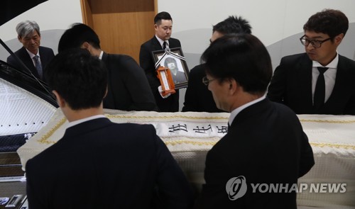 가수 조동진 발인