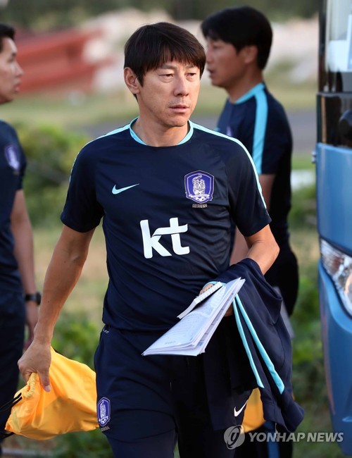한국 축구의 9회 연속 월드컵 본선행 중책을 짊어진 신태용 대표팀 감독
