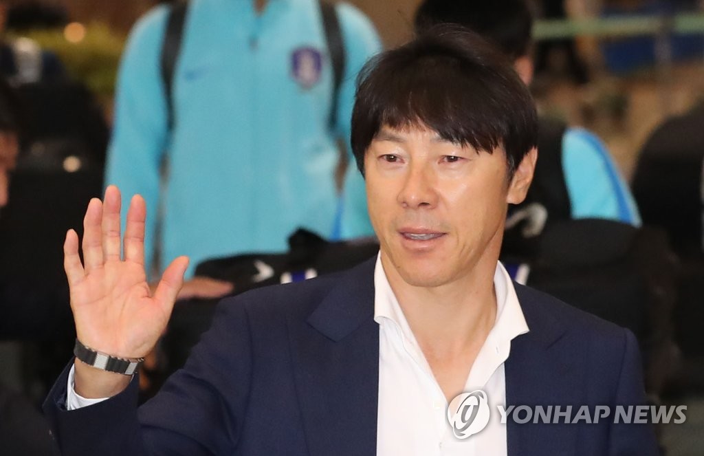 귀국하는 신태용 감독