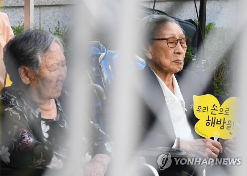 1300번의 외침에도 진실은 아직