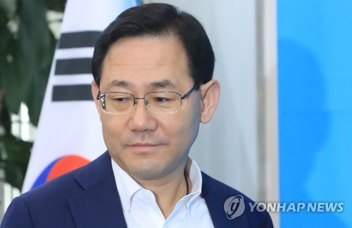 회의장 들어서는 주호영