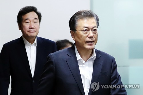 문 대통령, NSC 전체회의 주재위해 입장