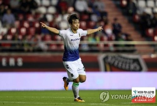 '70-70 클럽' 가입한 전북의 공격수 이동국