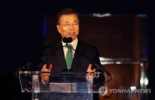 연설하는 문 대통령