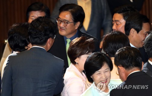 밝게 웃는 더불어민주당