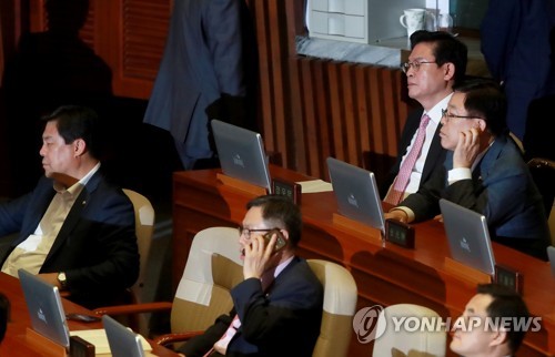 침통한 한국당 지도부