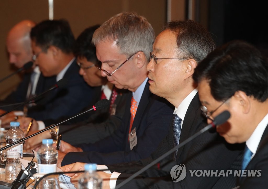 발언하는 백운규 장관