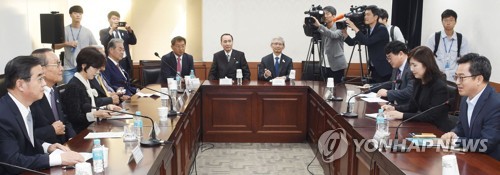 한일경제협회 일본대표단과 면담하는 김동연 부총리