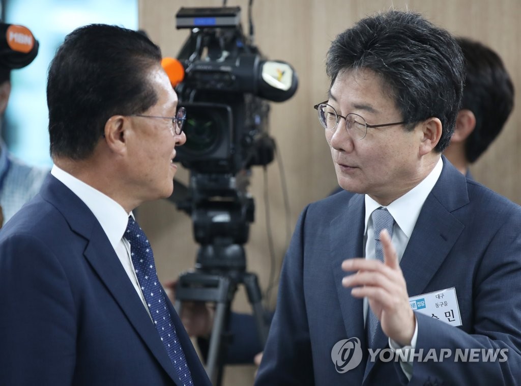 이야기 나누는 유승민-정운천