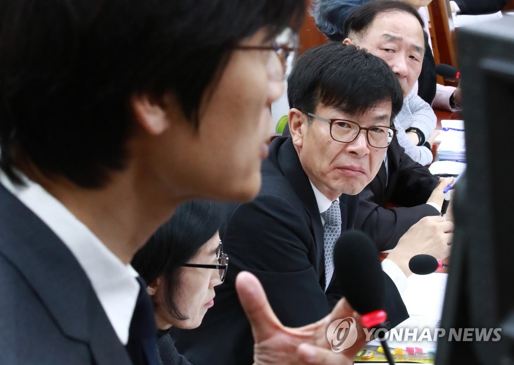 공정거래위원장의 시선이 향하는 곳