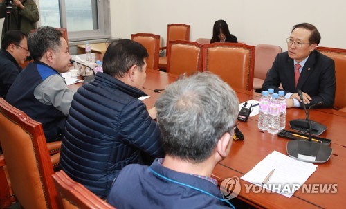 국회 환노위원장 항의 방문한 양대노총