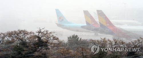 눈보라 몰아치는 제주국제공항