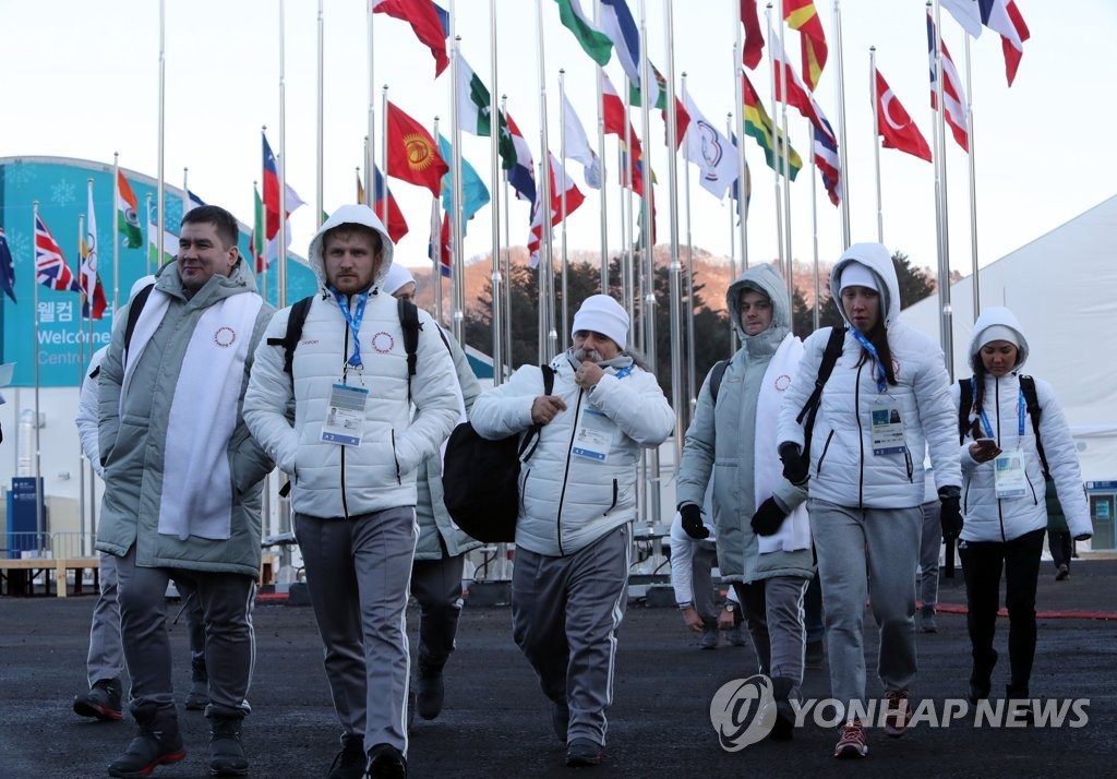 평창선수촌 들어가는 러시아 선수들
