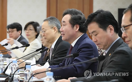 국정현안점검조정회의서 발언하는 이낙연 총리