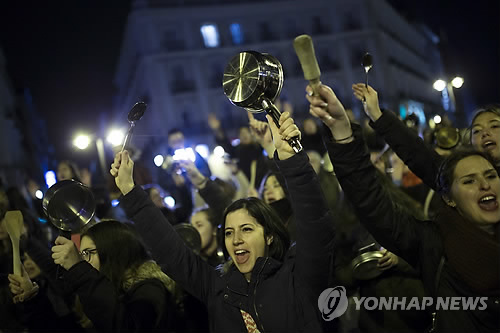스페인 여성, '여성의 날' 맞아 24시간 파업